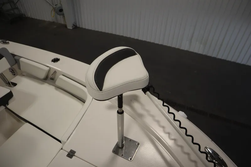 Slide: The Image of Robalo 246 Cayman 2022 - 63