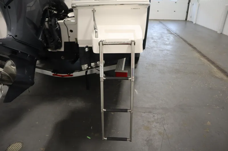 Slide: The Image of Robalo 246 Cayman 2022 - 65