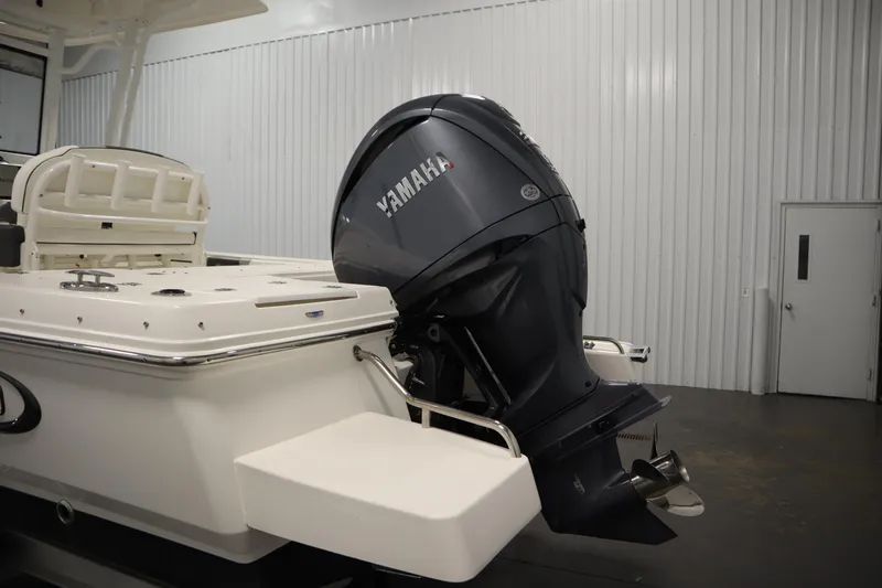 Slide: The Image of Robalo 246 Cayman 2022 - 66