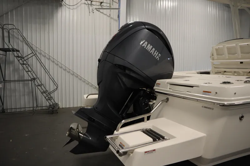 Slide: The Image of Robalo 246 Cayman 2022 - 67