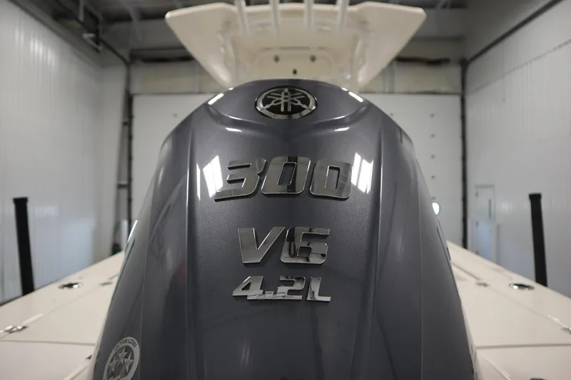Slide: The Image of Robalo 246 Cayman 2022 - 68