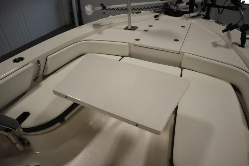 Slide: The Image of Robalo 246 Cayman 2022 - 73
