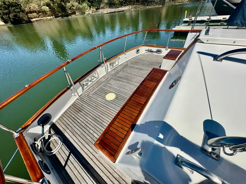 Slide: The Image of Grand Banks 42 Classic 1989 - 60