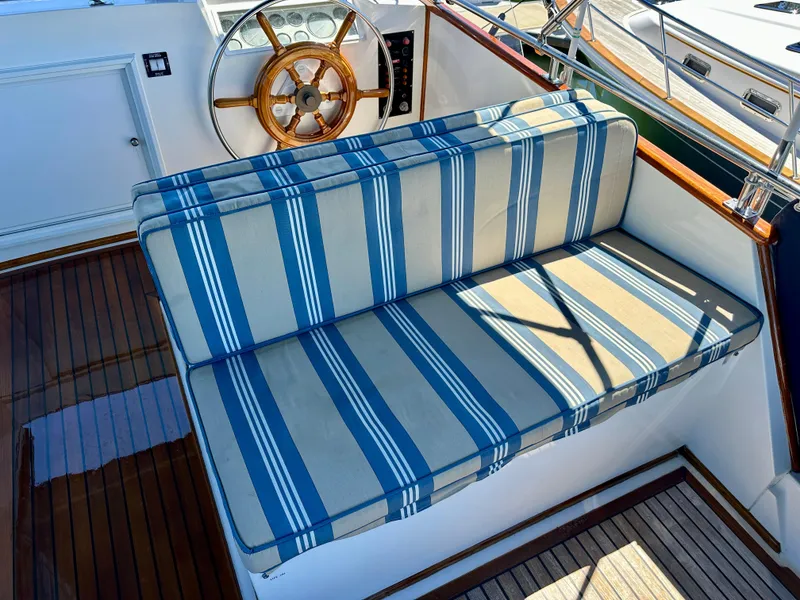 Slide: The Image of Grand Banks 42 Classic 1989 - 68