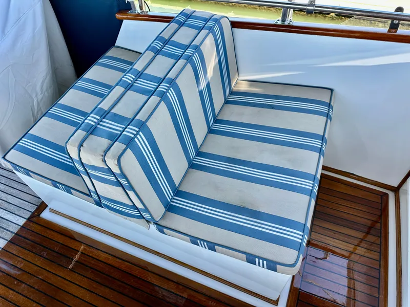 Slide: The Image of Grand Banks 42 Classic 1989 - 70