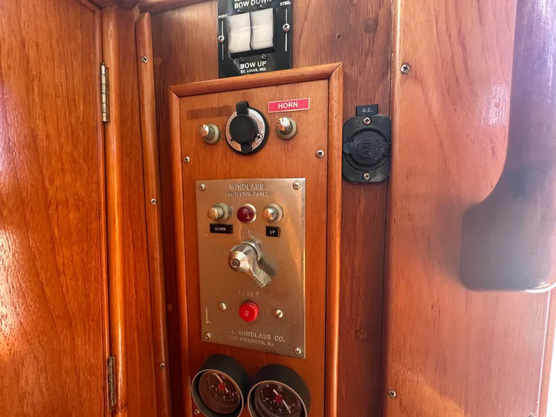 Slide: The Image of Grand Banks 42 Classic 1989 - 80