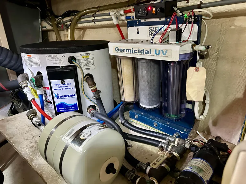 Slide: The Image of Grand Banks 42 Classic 1989 - 94