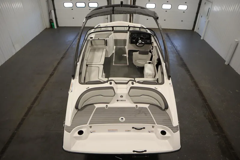 Slide: The Image of 2021 Yamaha Boats 190 AR interior view in a garage setting. - 10