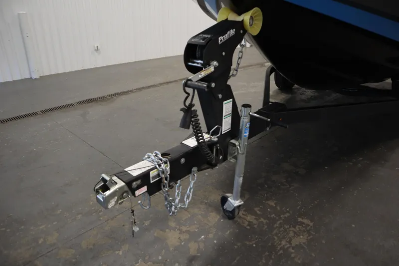 Slide: The Image of Trailer hitch of a 2021 Yamaha Boats 190 AR in a garage setting. - 41