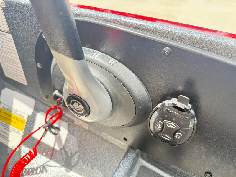 Slide: The Image of Boat control panel with throttle lever and Raptor control, Nitro Z18, 2016 model. - 14