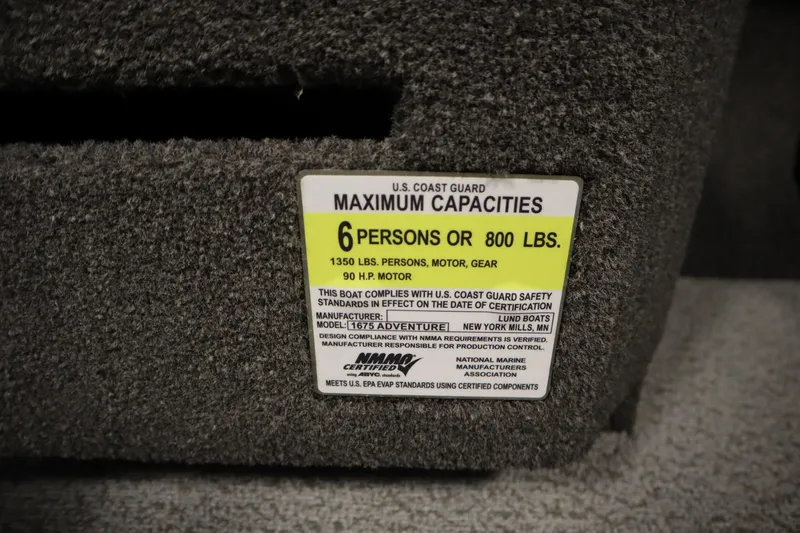 Slide: The Image of Capacity label on 2021 Lund 1675 ADVENTURE WT boat, 6 persons or 800 lbs. - 36