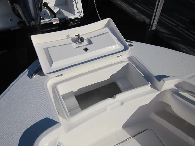 Slide: The Image of 2015 Regulator 25FS Center Console boat with open storage compartment. - 22