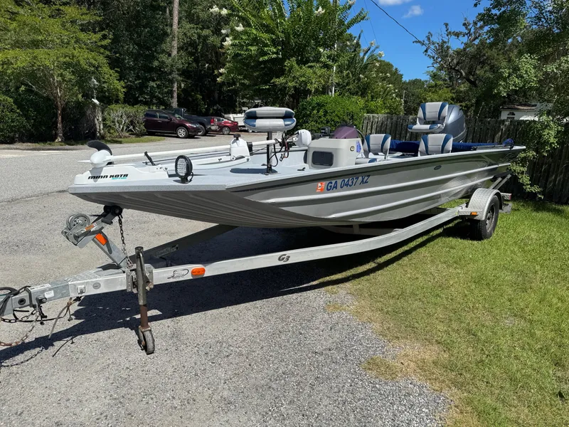 The Image of 2017 G3 20SC DLX boat on trailer, parked outdoors on a sunny day. - 1