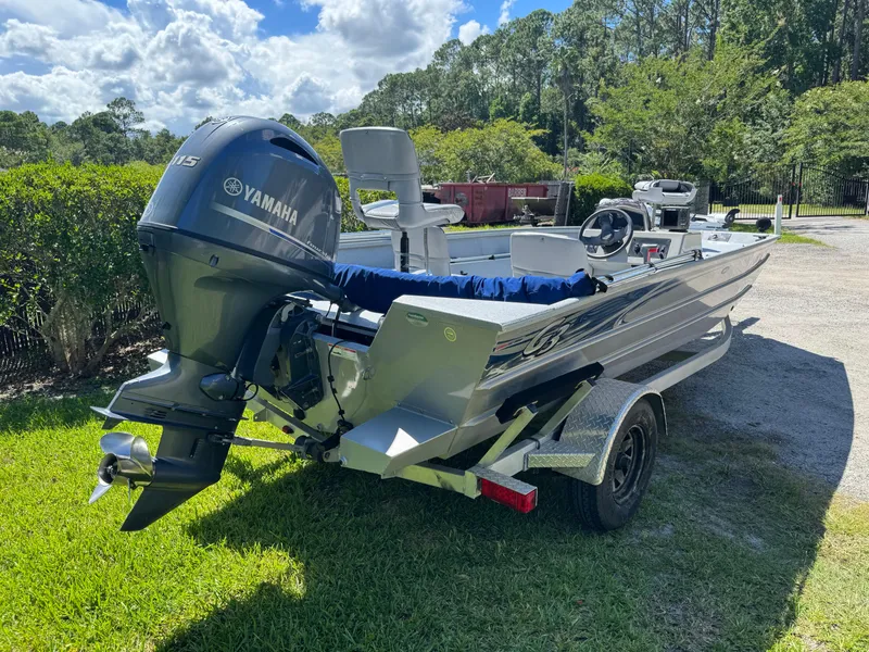 Slide: The Image of 2017 G3 20SC DLX boat with Yamaha motor on trailer, parked outdoors. - 5