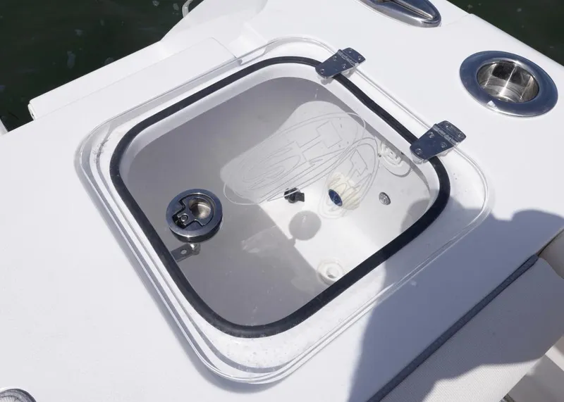 Slide: The Image of Livewell hatch on 2026 Sea Hunt Gamefish 27 Forward Seating boat. - 16