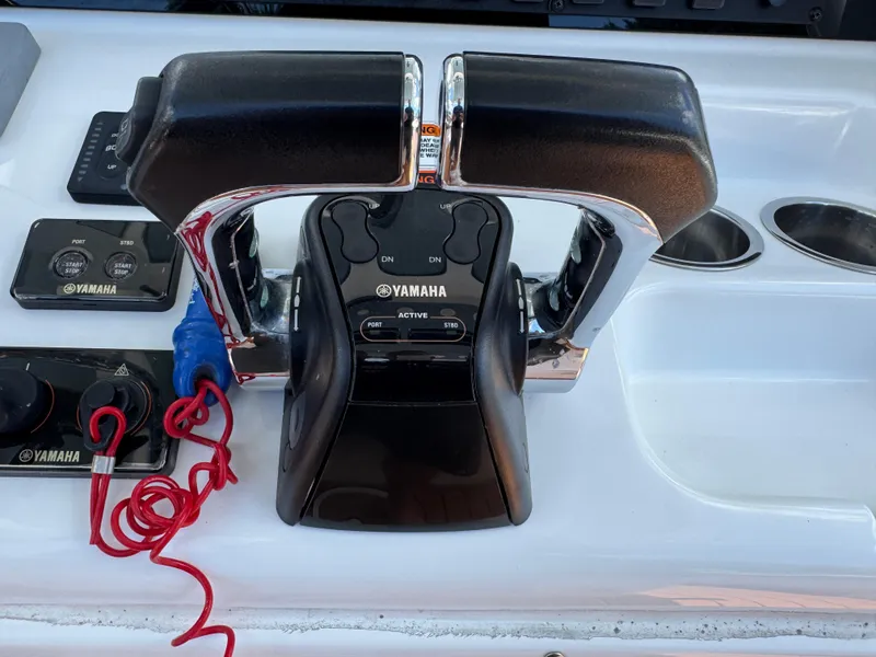 Slide: The Image of Yamaha throttle controls on 2019 Sea Hunt Ultra 275 SE boat dashboard. - 27