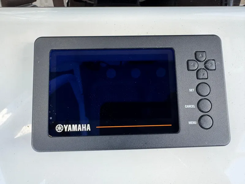Slide: The Image of Yamaha display panel on 2019 Sea Hunt Ultra 275 SE boat dashboard. - 37