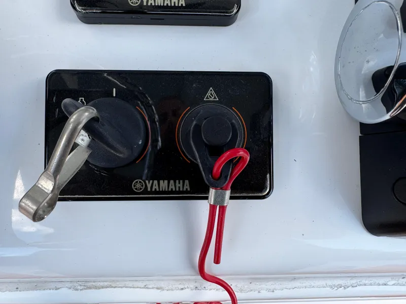 Slide: The Image of Yamaha ignition switches on a 2019 Sea Hunt Ultra 275 SE boat dashboard. - 38