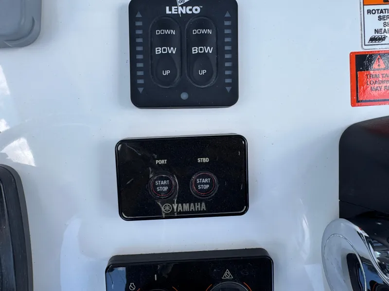 Slide: The Image of Control panel of a 2019 Sea Hunt Ultra 275 SE boat with Yamaha and Lenco controls. - 39