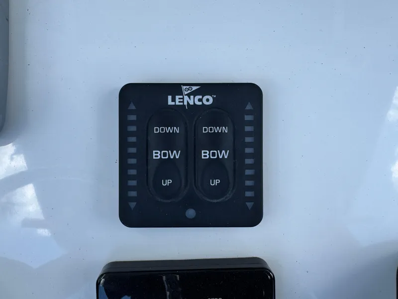 Slide: The Image of Lenco trim tab control panel on 2019 Sea Hunt Ultra 275 SE boat. - 40