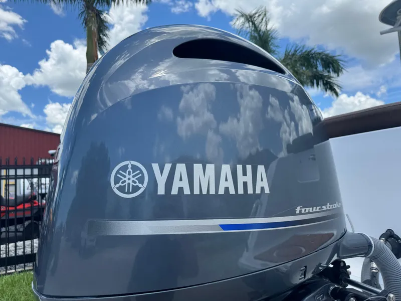 Slide: The Image of Yamaha four-stroke engine on 2019 Sea Hunt Ultra 275 SE boat, with palm trees in background. - 8