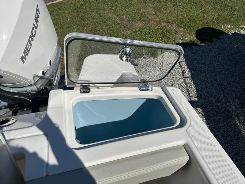 Slide: The Image of Boston Whaler 280 Vantage 2026 - 11