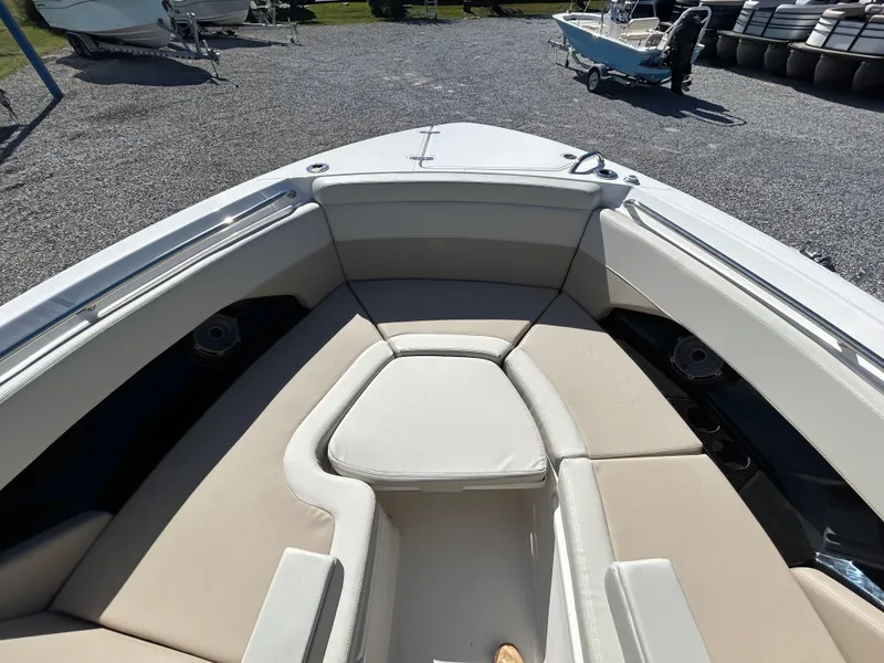 Slide: The Image of Boston Whaler 280 Vantage 2026 - 25