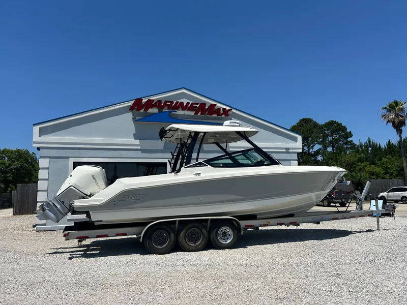 Slide: The Image of Boston Whaler 280 Vantage 2026 - 3