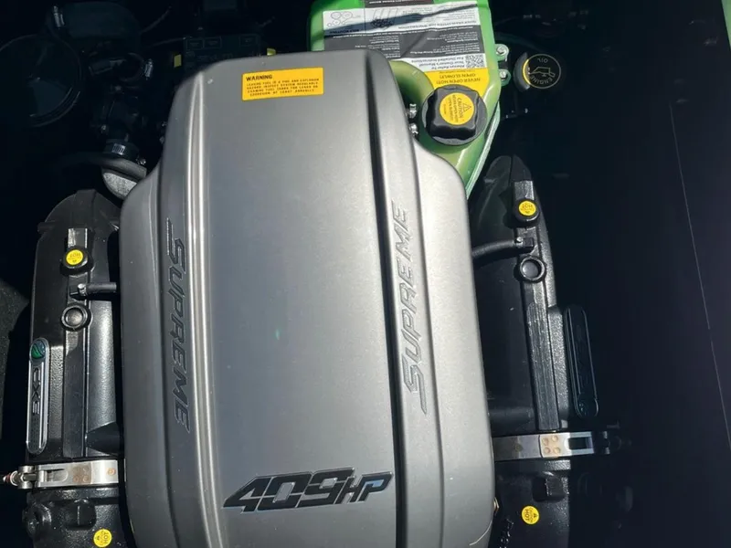 Slide: The Image of Supreme s 238 engine, 2021 model, 409 horsepower, detailed view. - 7