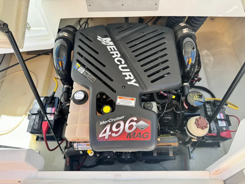 Slide: The Image of 2006 Cobalt 246 boat engine, MerCruiser 496 MAG, detailed view. - 22