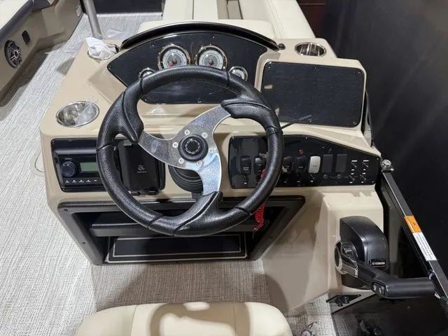 Slide: The Image of SunCatcher Select 324SS w/Yamaha 250 "SHO" No Trailer 2025 - 11