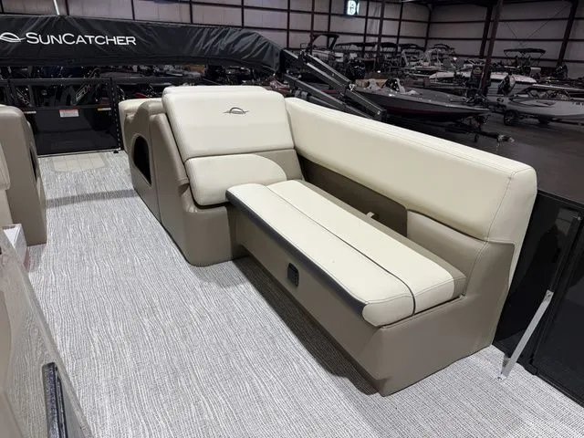 Slide: The Image of SunCatcher Select 324SS w/Yamaha 250 "SHO" No Trailer 2025 - 15