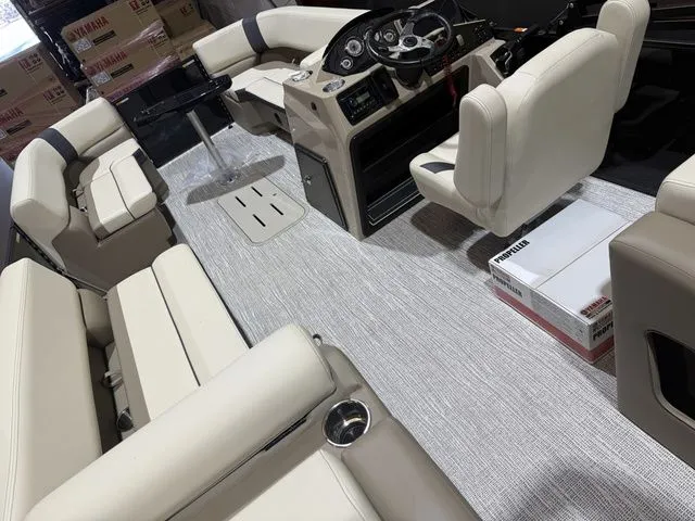 Slide: The Image of SunCatcher Select 324SS w/Yamaha 250 "SHO" No Trailer 2025 - 9