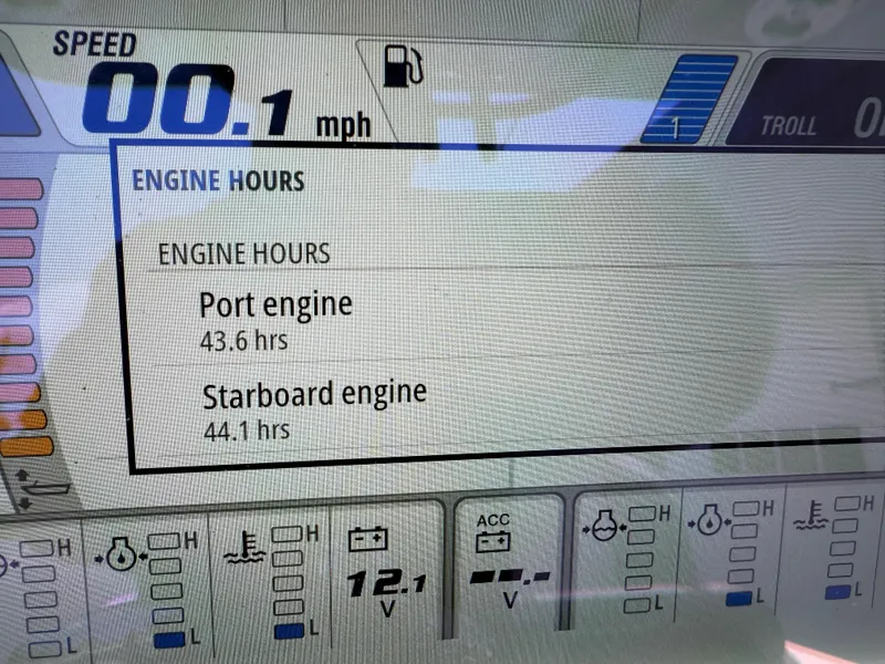Slide: The Image of Display screen of 2022 NauticStar 2602 Legacy showing engine hours and speed. - 37