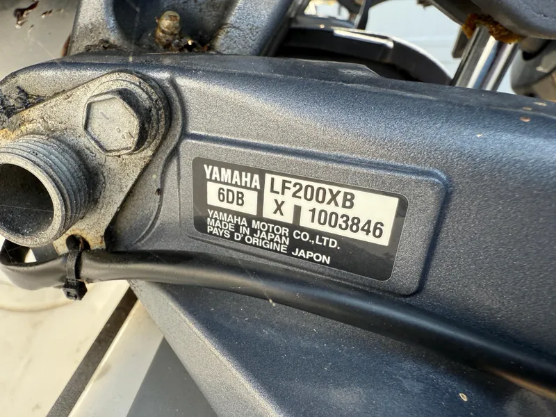 Slide: The Image of Yamaha LF200XB engine label on NauticStar 2602 Legacy, 2022 model. - 38