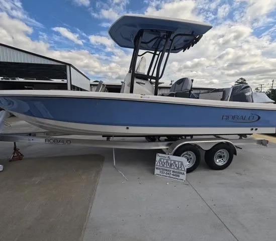 The Image of Robalo Cayman 226 In Stock Trailer Included 2026 - 1