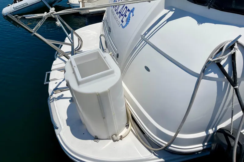 Slide: The Image of 2005 Chaparral Signature 350 boat stern with white deck and mooring ropes. - 9
