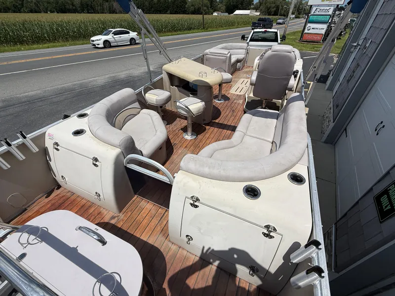 Slide: The Image of 2014 Avalon 2585 Catalina Bar pontoon boat with spacious seating and wooden deck. - 12