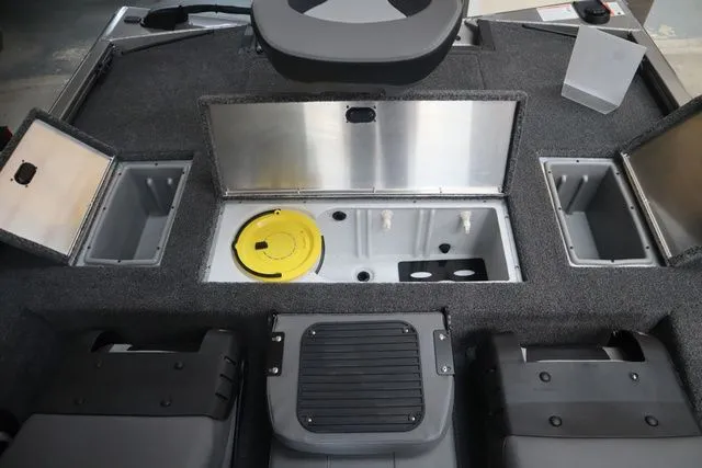 Slide: The Image of Lowe Stinger 175C 2026 - 7