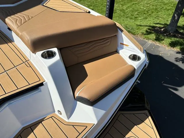 Slide: The Image of Nautique Super Air Nautique G23 2026 - 28