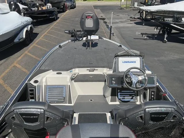 Slide: The Image of 2023 Ranger Z520R Ranger Cup Equipped boat with advanced navigation system and spacious deck. - 6