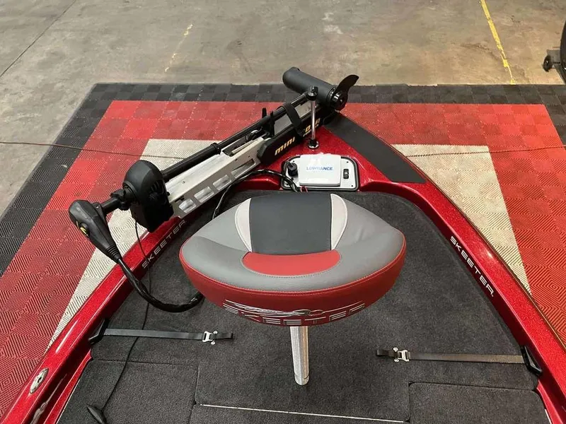 Slide: The Image of 2015 Skeeter ZX 200 boat interior with trolling motor and Lowrance device. - 3