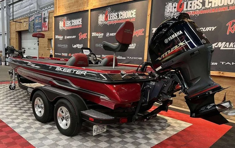 Slide: The Image of 2015 Skeeter ZX 200 boat with Yamaha engine on display at Anglers Choice showroom. - 4