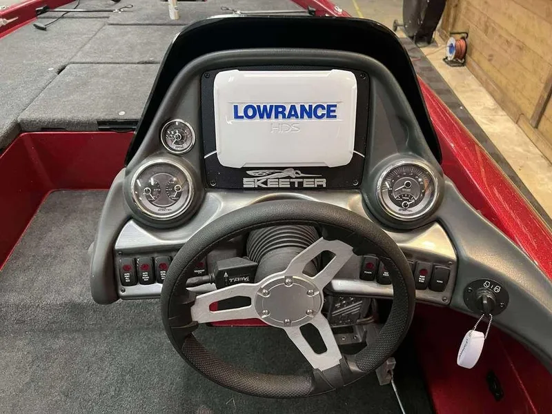 Slide: The Image of 2015 Skeeter ZX 200 boat dashboard with Lowrance HDS display and steering wheel. - 9