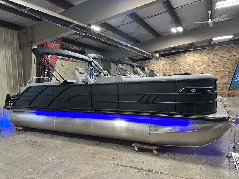The Image of Bentley Pontoons Elite 223 Admiral 200HP Quad Lounge Tritoon 2025 - 1