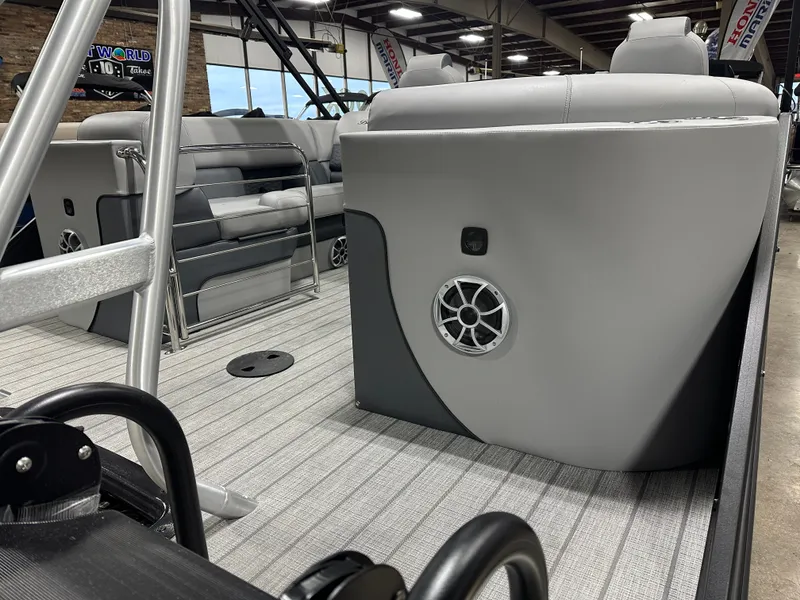Slide: The Image of Bentley Pontoons Elite 223 Admiral 200HP Quad Lounge Tritoon 2025 - 7