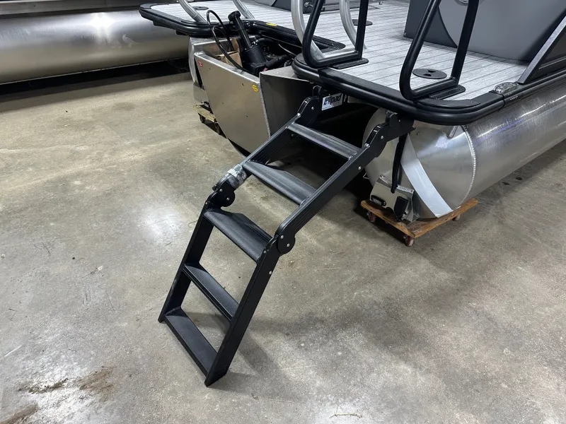 Slide: The Image of Bentley Pontoons Elite 223 Admiral 200HP Quad Lounge Tritoon 2025 - 8