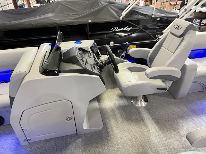 Slide: The Image of Bentley Pontoons Legacy 200 Navigator Quad Lounge & Honda 4-Stroke EFI 2025 - 11