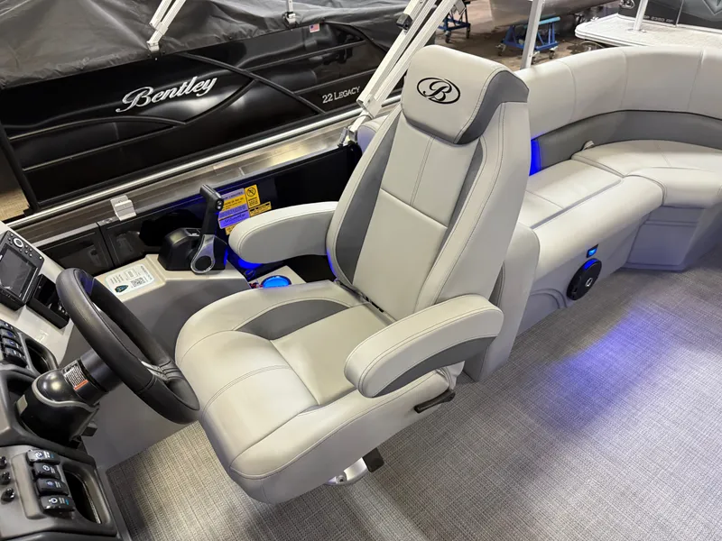 Slide: The Image of Bentley Pontoons Legacy 200 Navigator Quad Lounge & Honda 4-Stroke EFI 2025 - 12