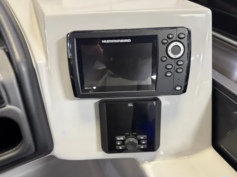 Slide: The Image of Bentley Pontoons Legacy 200 Navigator Quad Lounge & Honda 4-Stroke EFI 2025 - 17